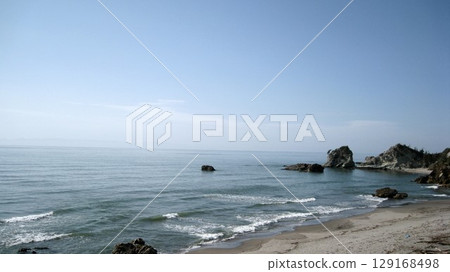 白浪襲來的海灘 白浪襲來的海灘 129168498