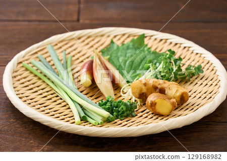 Assorted condiments: ginger, myoga, shiso leaves, green onions, and daikon radish 129168982