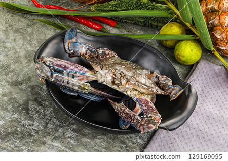 Raw blue crab for cooking 129169095