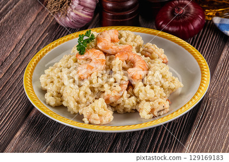 Gourmet risotto with prawn and cheese 129169183