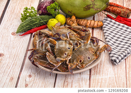 Wild raw crab for cooking 129169208