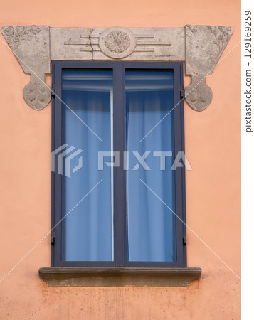 Traditional window of Italian buildigns with closing doors in wood Traditional window of Italian buildigns with closing doors in wood 129169259