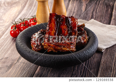 Grilled pork ribs with barbecue sauce 129169338
