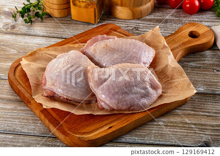 Raw chicken thighs for cooking Raw chicken thighs for cooking 129169412