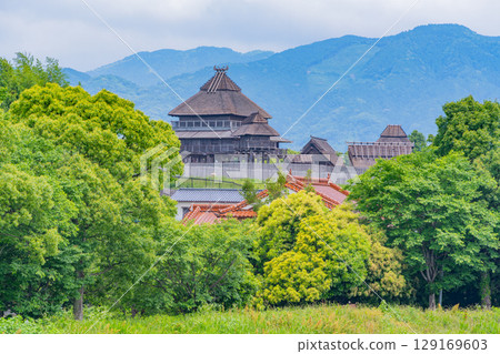 [佐賀郡] 吉野裡遺址：從東入口觀看北內城主壇 129169603