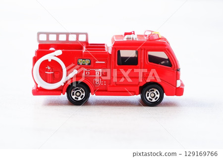 消防車－從消防局派出前往處理火災的消防車（消防泵浦）。 129169766