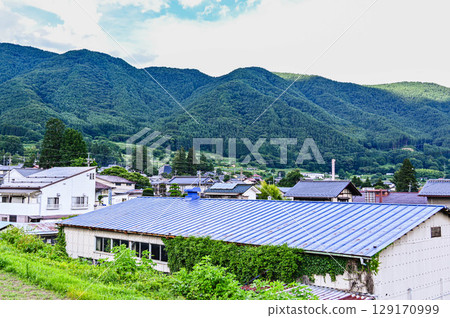 Wadajuku, located along the mountains in the direction of the Utsukushigahara Plateau in Nagano Town Wadajuku, located along the mountains in the direction of the Utsukushigahara Plateau in Nagano Town 129170999