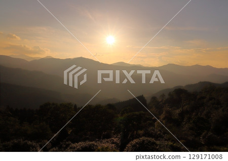 Sunset sky, sunset, clouds, mountains, forest 129171008