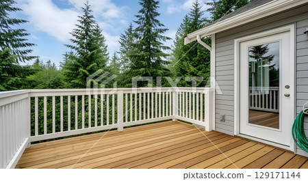 entrance to the residential house 129171144