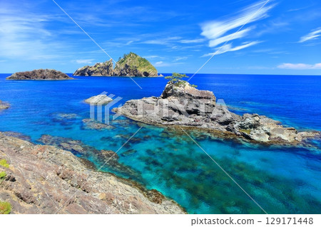 [Shimane Prefecture] Jodogaura Underwater Park on Oki Island on a clear day (Dogo Island) 129171448