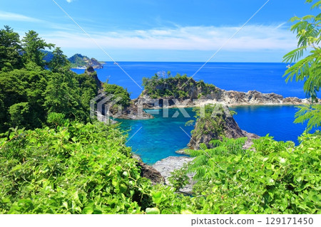 [Shimane Prefecture] Jodogaura Underwater Park on Oki Island on a clear day (Dogo Island) 129171450