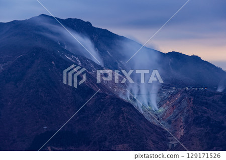 Owakudani at dawn as seen from Mt. Myojin-ga-take in Hakone 129171526