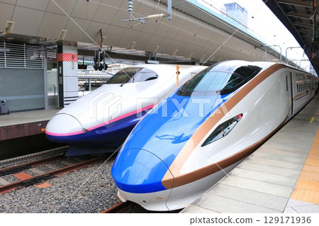 Hokuriku Shinkansen train entering Tokyo Station Hokuriku Shinkansen train entering Tokyo Station 129171936