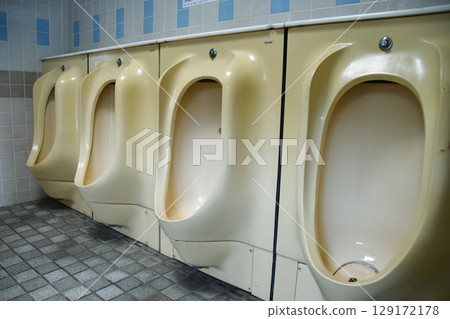 Showa Retro Men's Unit Toilet_04 129172178