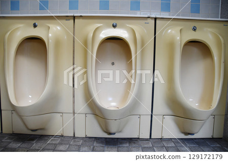 Showa Retro Men's Unit Toilet_05 129172179