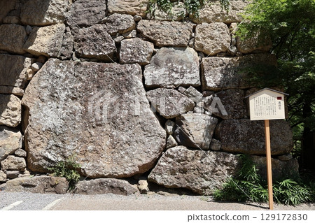 Sanada stone remains in the stone wall (Ninomaru, Ueda City, Nagano Prefecture) Sanada stone remains in the stone wall (Ninomaru, Ueda City, Nagano Prefecture) 129172830