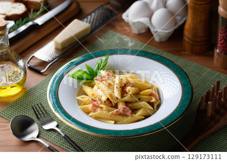 Freshly made hot carbonara penne Image material for a luxurious Western-style lunch 129173111