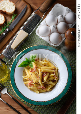 Freshly made hot carbonara penne Image material for a luxurious Western-style lunch 129173114