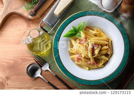 Freshly made hot carbonara penne Image material for a luxurious Western-style lunch Freshly made hot carbonara penne Image material for a luxurious Western-style lunch 129173115