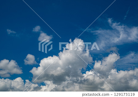 長野縣白馬村的夏日雲彩和藍天 長野縣白馬村的夏日雲彩和藍天 129173119