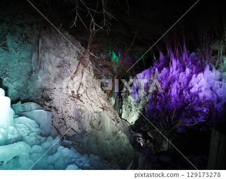 Beautiful icicles 129173278