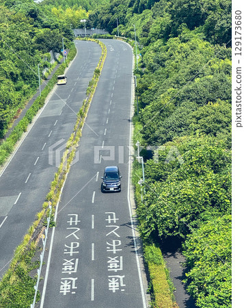A view of the national highway from the bridge over it 129173680
