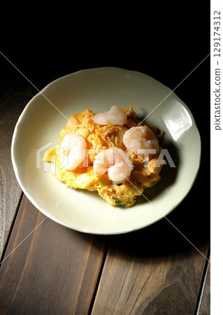 中式炒蝦仁蛋 129174312