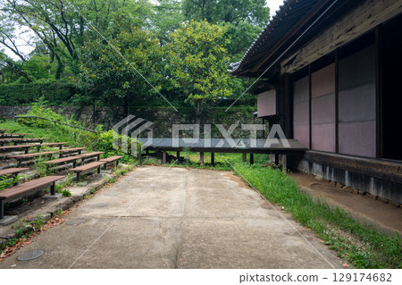 Kabuki stage 129174682