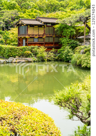 相樂園(三田藩武士小寺家的宅邸及庭園)神戶市中央區下山手通,設有池塘和船屋的回遊式日式花園 相樂園(三田藩武士小寺家的宅邸及庭園)神戶市中央區下山手通,設有池塘和船屋的回遊式日式花園 129174843