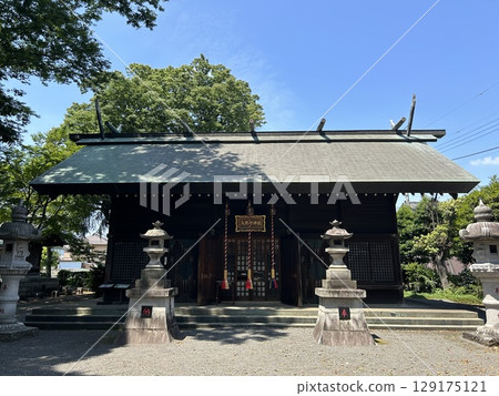 This is the worship hall of Irumano Shrine, a shrine in Sayama City, Saitama Prefecture. 129175121