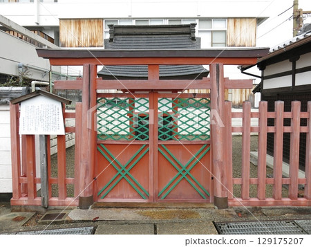 奈良市猿澤池畔的烏恩梅神社 奈良市猿澤池畔的烏恩梅神社 129175207