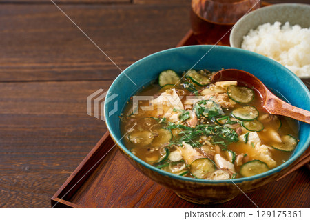 日式夏季冷味噌湯和米飯|宮崎縣的當地美食 日式夏季冷味噌湯和米飯|宮崎縣的當地美食 129175361