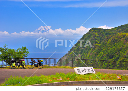Chubu region, Izu Peninsula, Kirameki Hill, a popular viewing spot for cyclists, the sea and Mt. Fuji, Ida, Numazu City, Shizuoka Prefecture (4) Chubu region, Izu Peninsula, Kirameki Hill, a popular viewing spot for cyclists, the sea and Mt. Fuji, Ida, Numazu City, Shizuoka Prefecture (4) 129175857