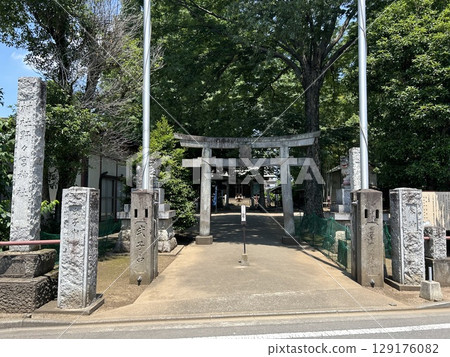 This is the shrine sign, torii gate, and worship hall of Nonomiya Shrine, a shrine in Sayama City, Saitama Prefecture. 129176082