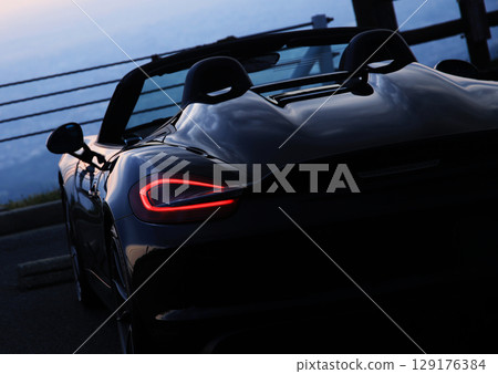 閃亮的黑色敞篷車 閃亮的黑色敞篷車 129176384