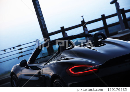 閃亮的黑色敞篷車 閃亮的黑色敞篷車 129176385