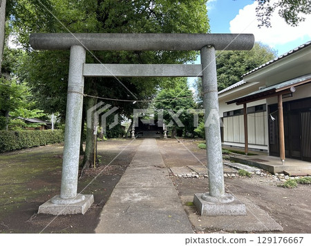 This is the torii gate of Yanagikubo Shinmeisha Shrine, Higashikurume City, Tokyo. This is the torii gate of Yanagikubo Shinmeisha Shrine, Higashikurume City, Tokyo. 129176667