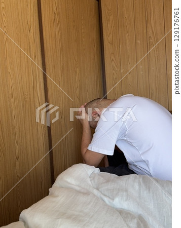 Man holding his head Man holding his head 129176761