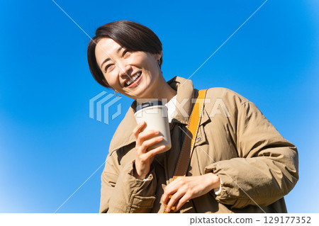 Drinking hot drinks outdoors Lifestyle image 129177352