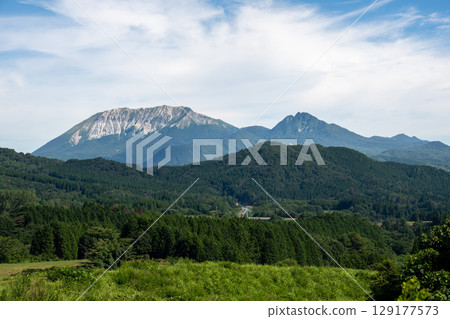Beautiful scenery of Daisen in Tottori prefecture, Japan Beautiful scenery of Daisen in Tottori prefecture, Japan 129177573