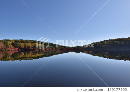 秋季白子池:水中倒映的紅葉 秋季白子池:水中倒映的紅葉 129177893