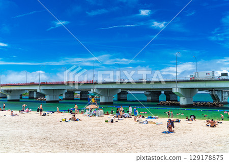 Beach on the waves 129178875