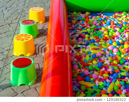 Children's competition. . Fun for kids Lots of plastic balls Children's competition. . Fun for kids Lots of plastic balls 129180322