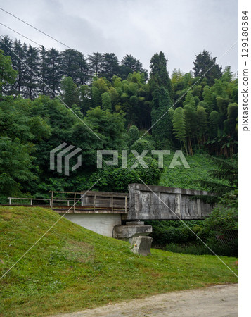 Concrete railway bridge. Transport infrastructure. Concrete railway bridge. Transport infrastructure. 129180384