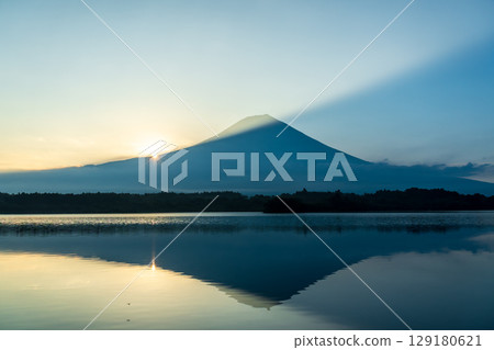 Mount Fuji reflected on Lake Tanuki in the morning Mount Fuji reflected on Lake Tanuki in the morning 129180621