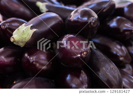 Fresh eggplant on market counter 129181427