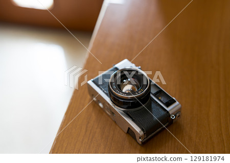 Old film camera 129181974