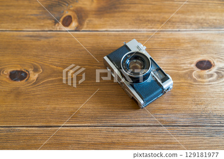 Old film camera 129181977