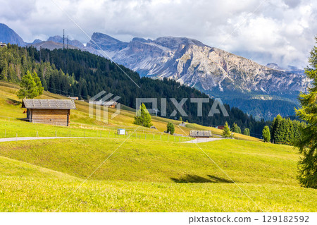 Dolomites Alpe di Siusi, Italy landscape, autumn Dolomites Alpe di Siusi, Italy landscape, autumn 129182592
