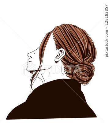 盤發的年輕女子：背影 129182857